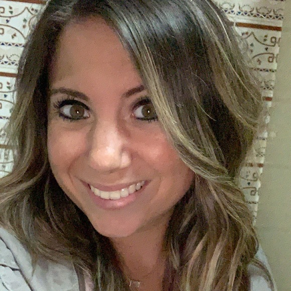 Meet your Posher, Danielle - Picture 1 of 1